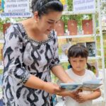 “Uyushmagan axolini kitobxonlikka jalb etish” loyihasi assosida “Ochiq osmon ostida kitob ulashamiz” mavzusida ochiq maydonlarda kitob ko`rgazma tashkil etildi.